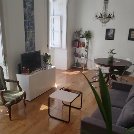 Luminous, Charming And Spacious In Lisbon's Most Coveted Area 리스본